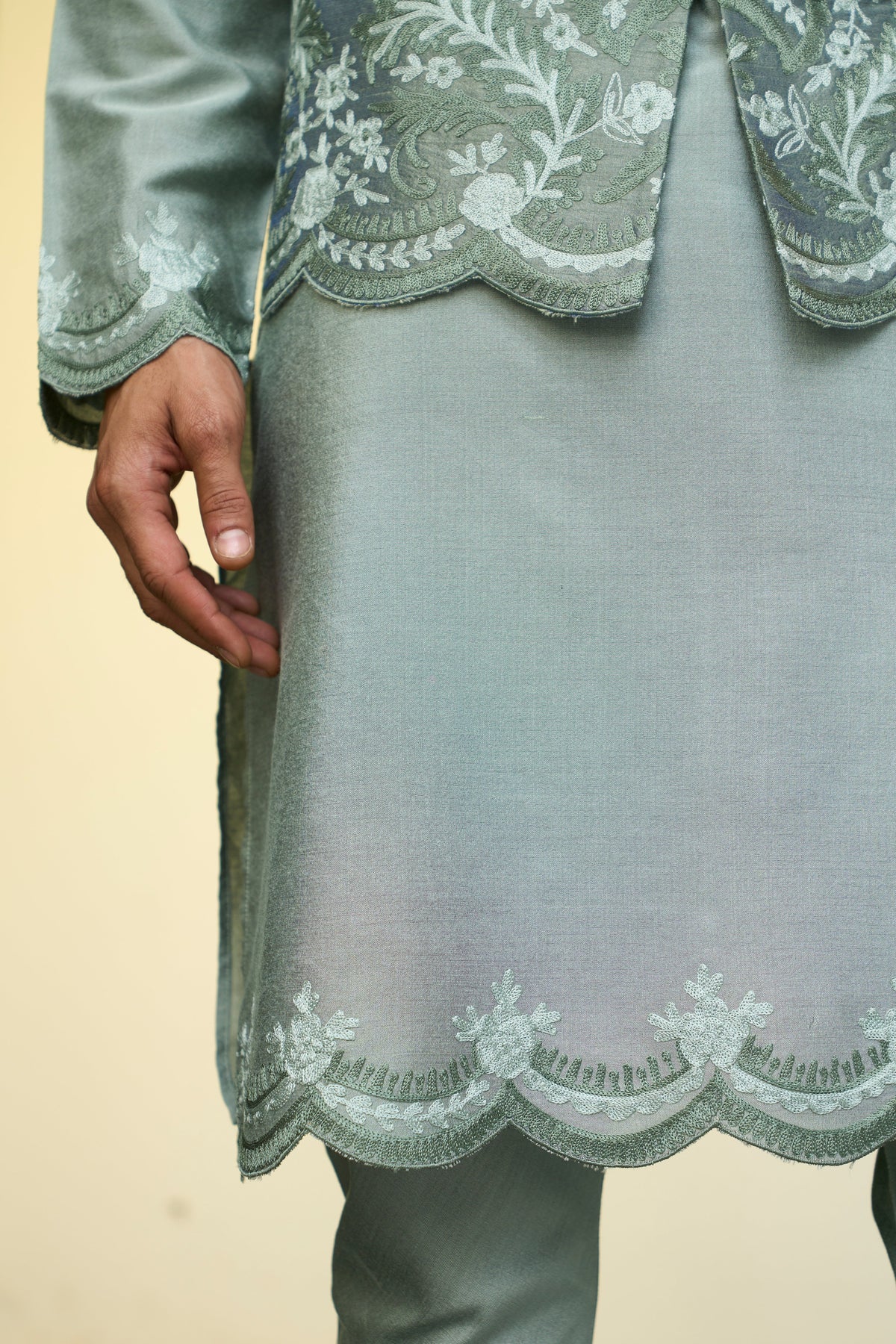 Gargee Designer's Pista Sahejen Bundi Set Gargee