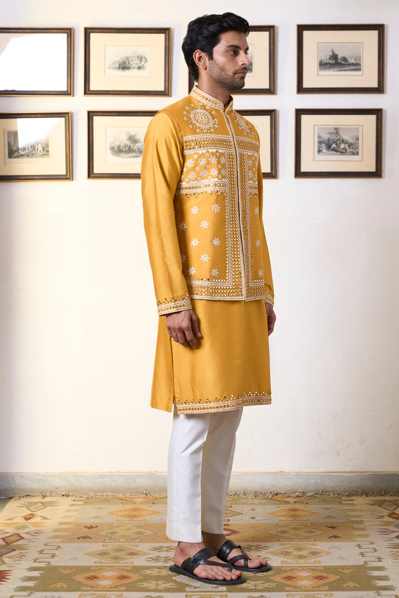 Gargee Designer's Sunhera Meher Bundi Set Gargee