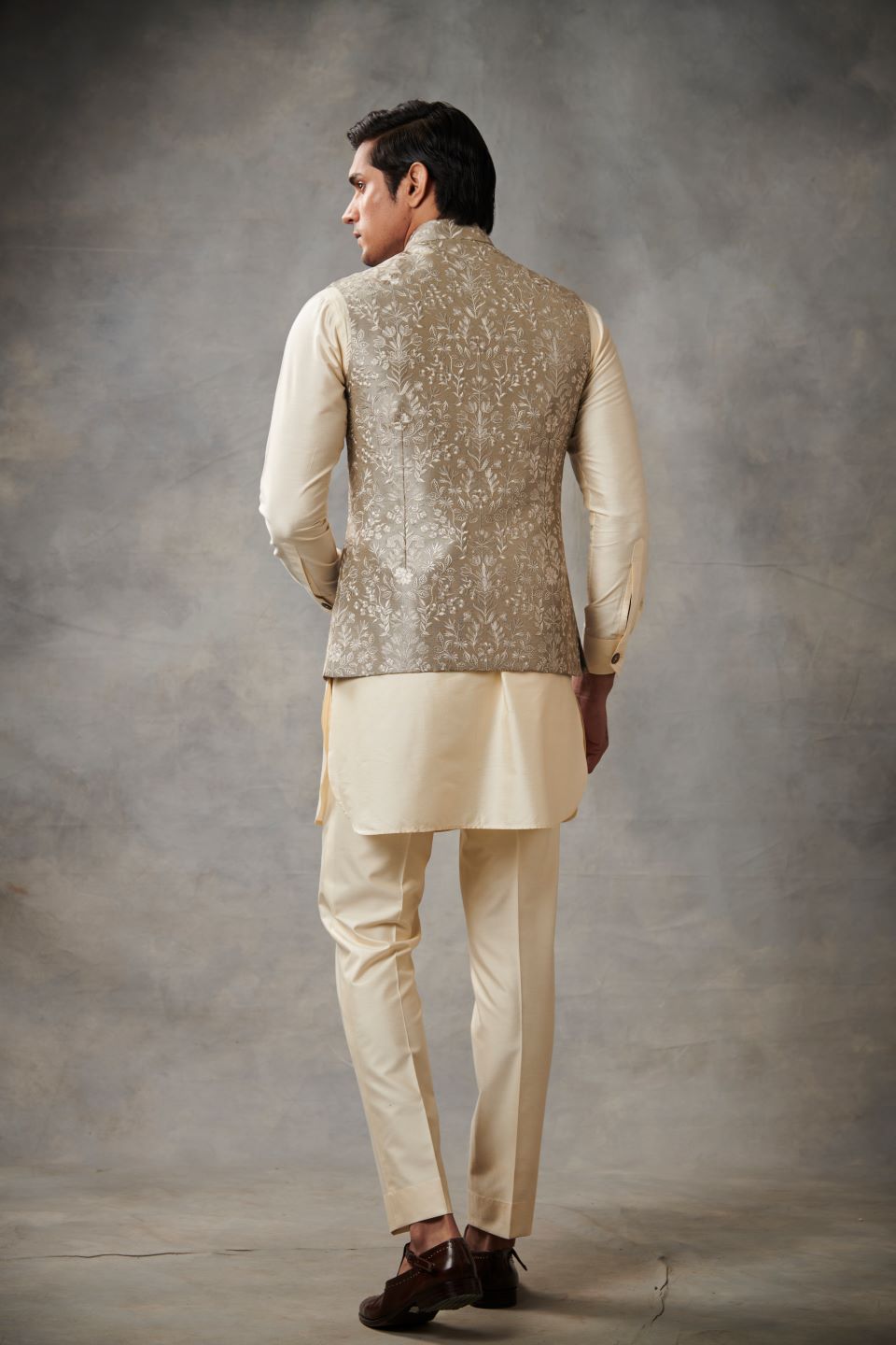 GREY SILK  EMBROIDERED BUNDI SET 4