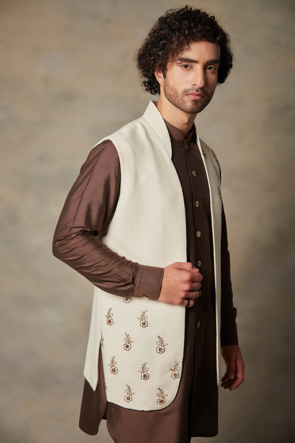 Gargee Designer's IVORY EMBROIDERED SHRUG SET Gargee