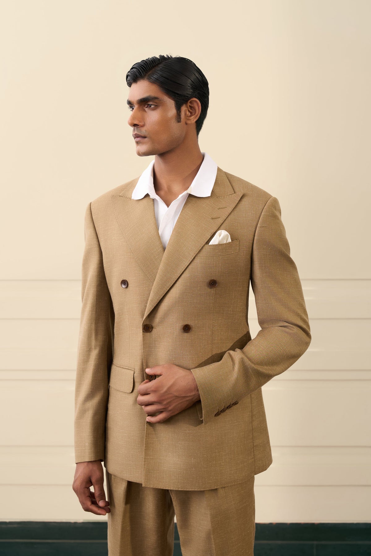 Taupe Double-Breasted Men’s Suit Gargee