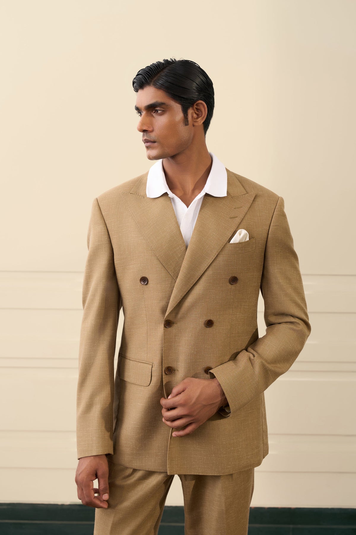 Taupe Double-Breasted Men’s Suit Gargee