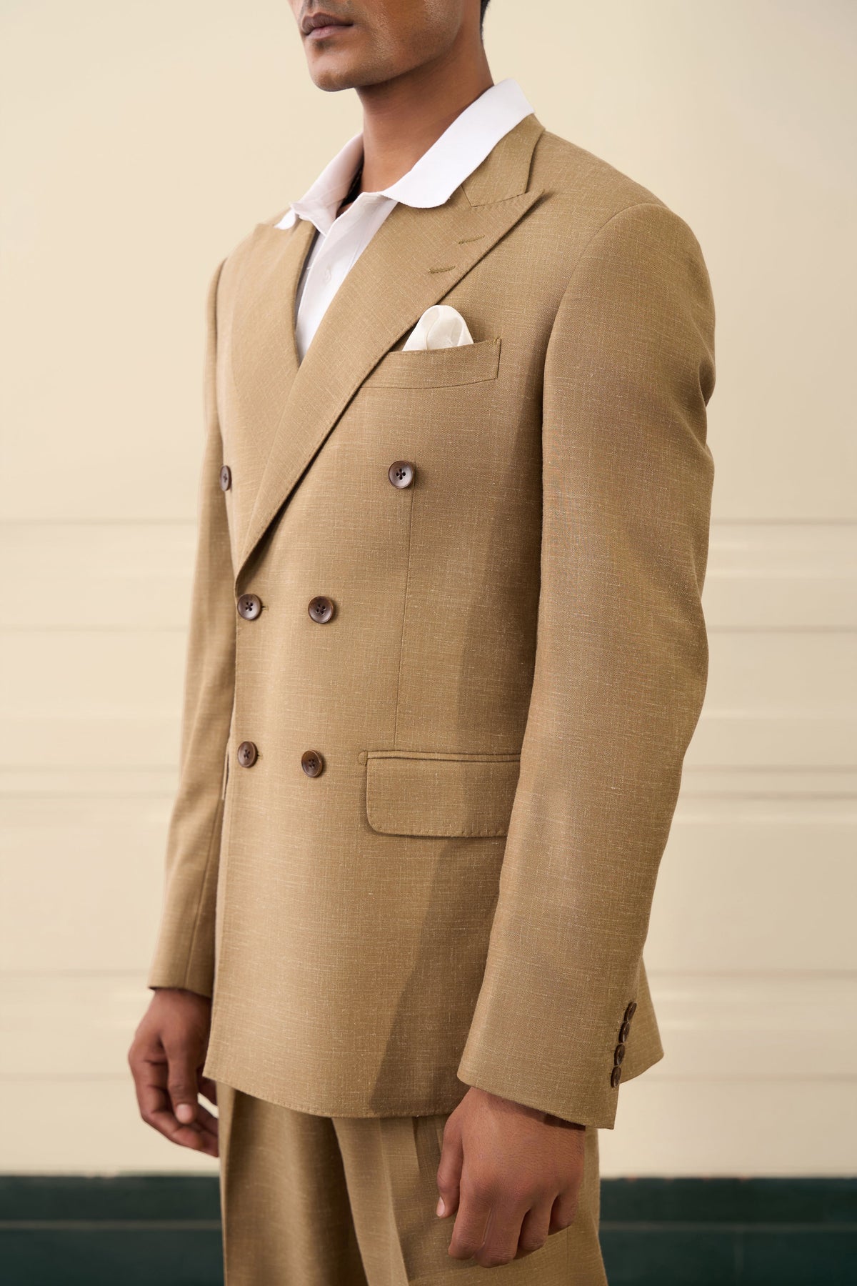 Taupe Double-Breasted Men’s Suit Gargee