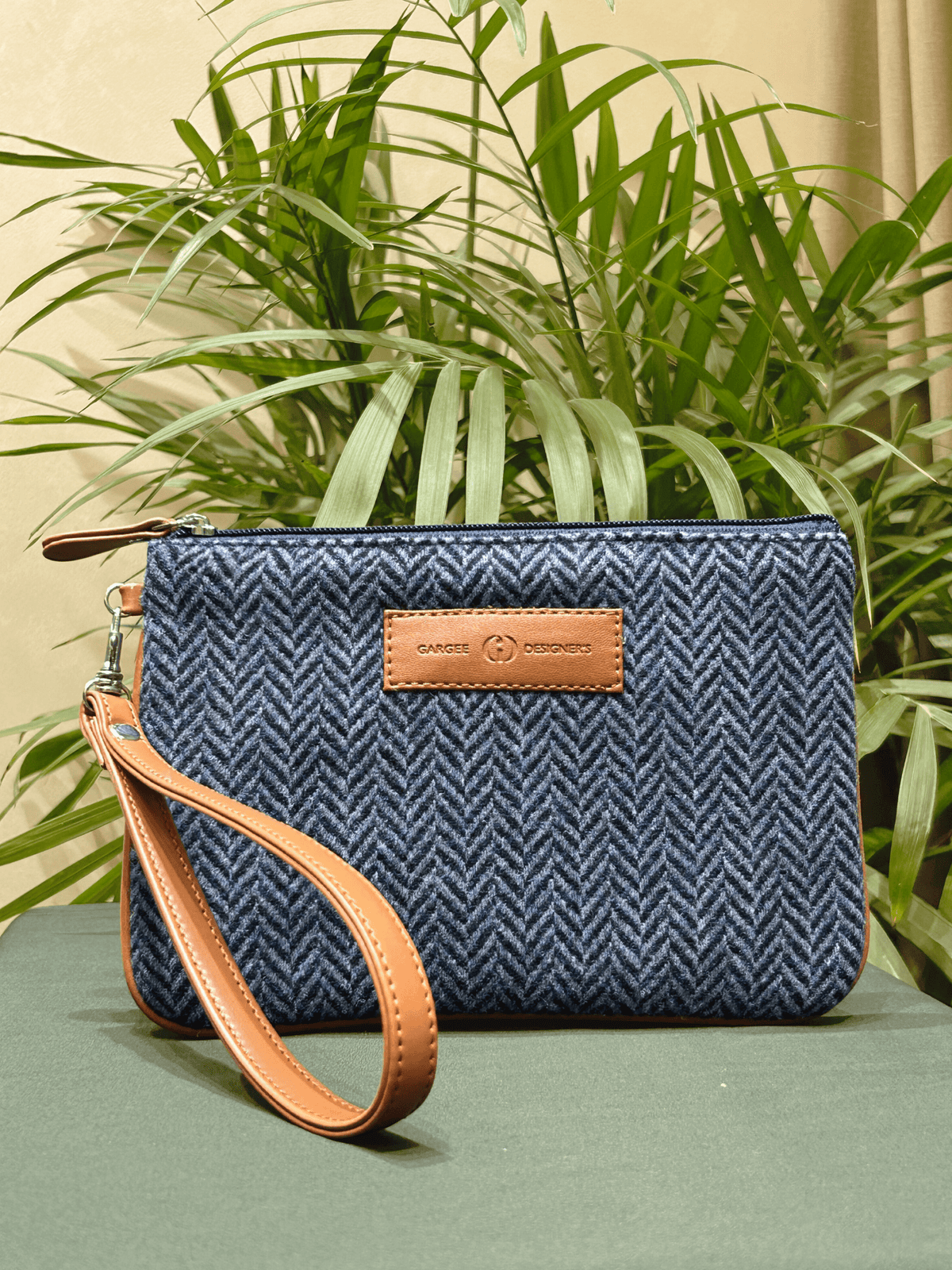 The Navy Herringbone Gentleman's Pouch Gargee