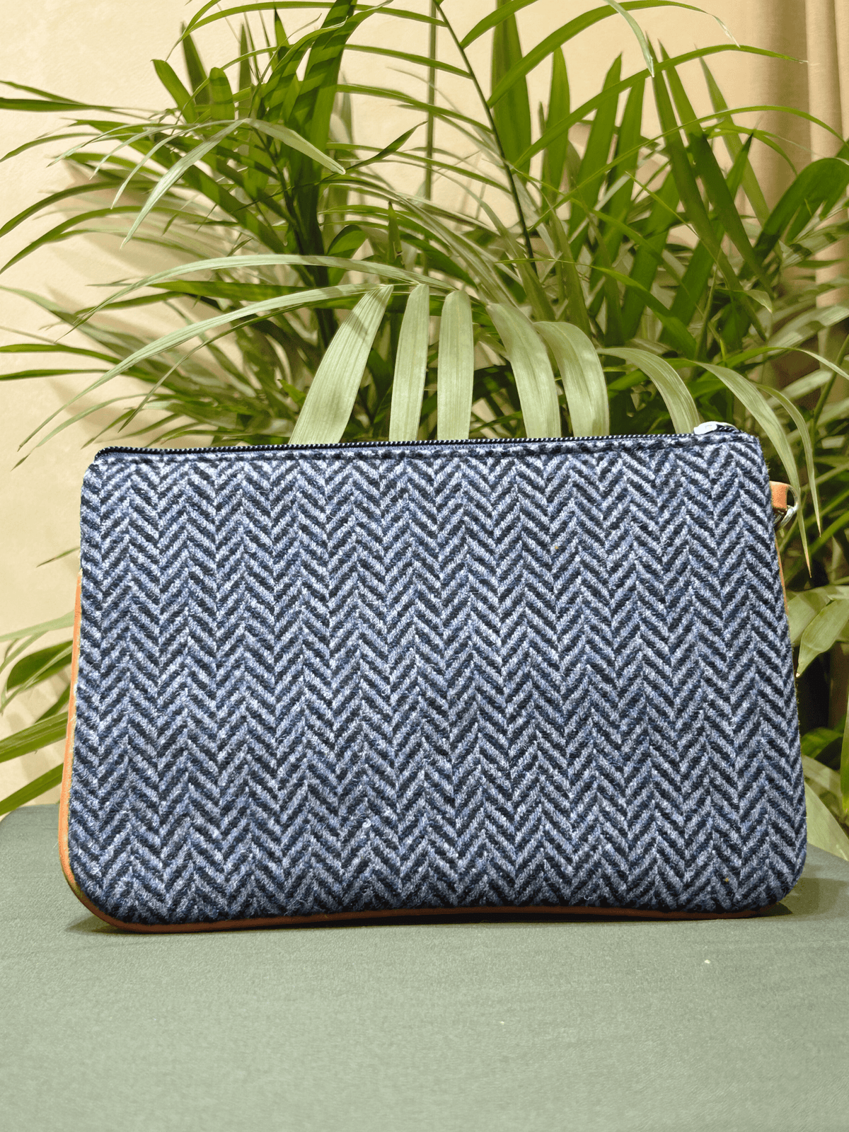The Navy Herringbone Gentleman's Pouch Gargee