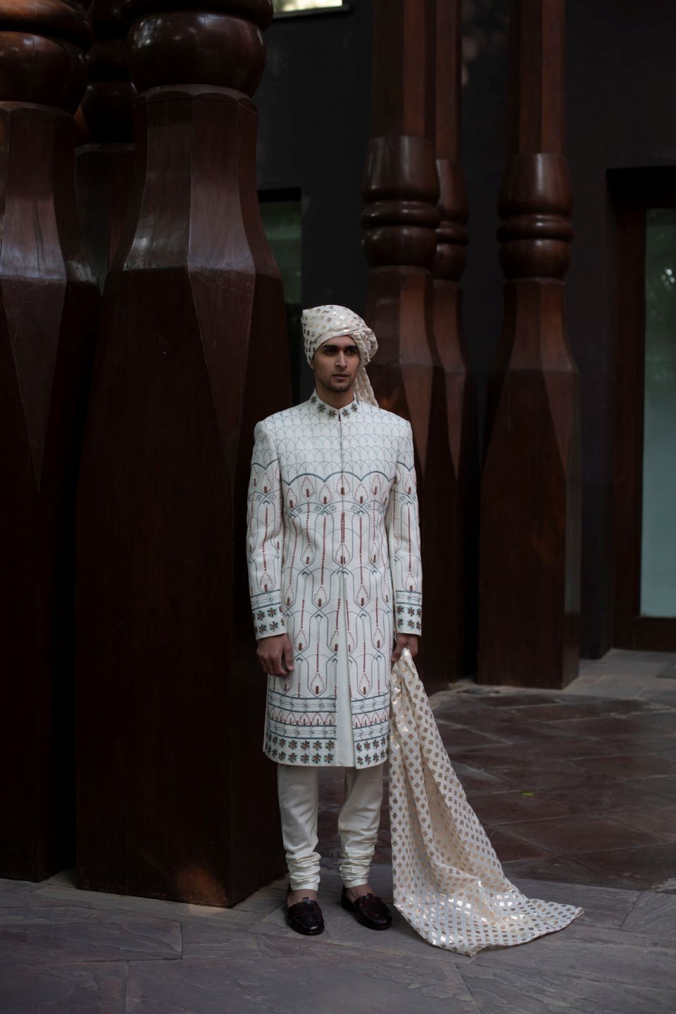 OFF-WHITE SILK EMBROIDERED SHERWANI SET 3