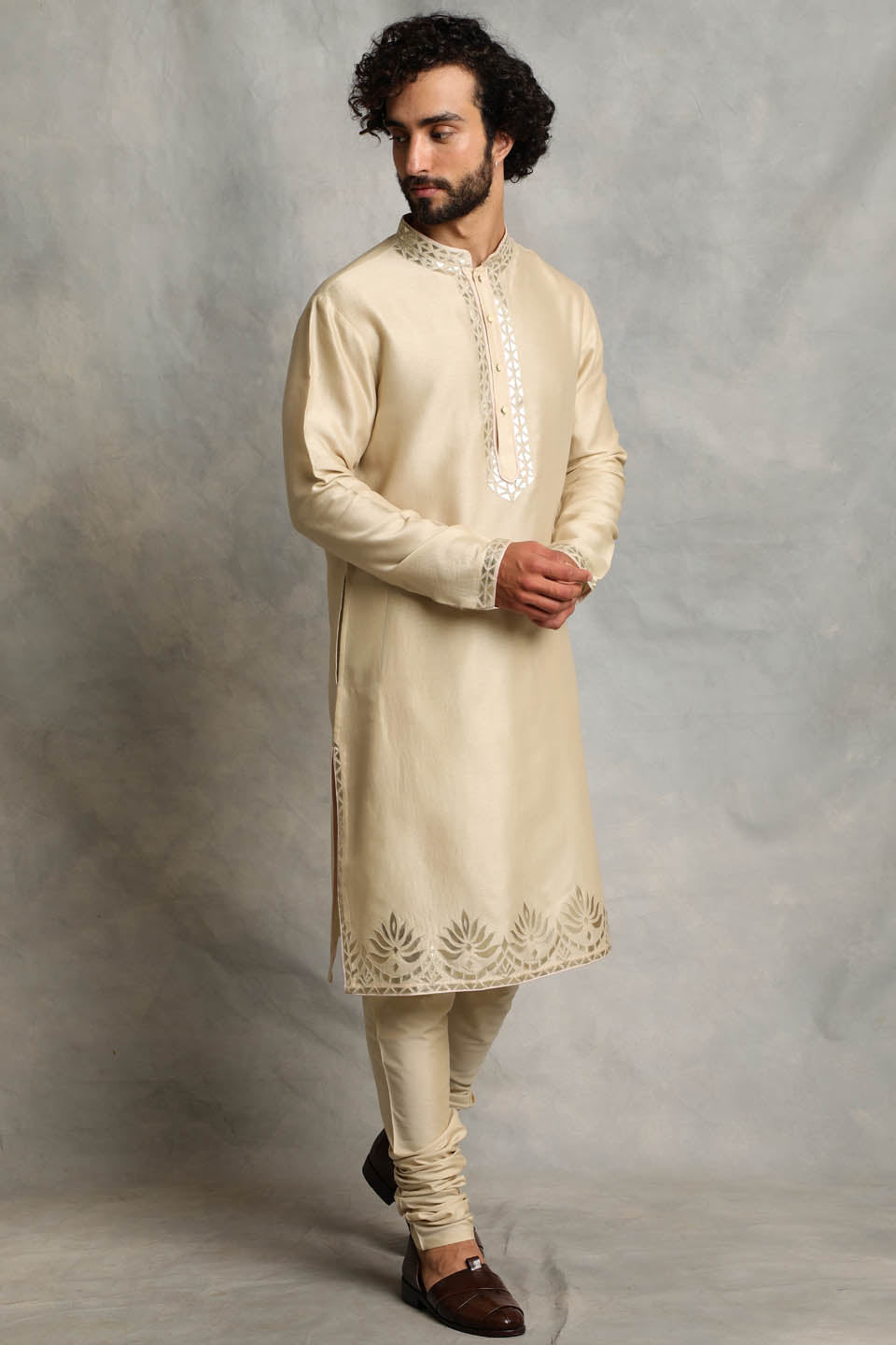 GOLD APPLIQUE CHANDERI KURTA SET 3