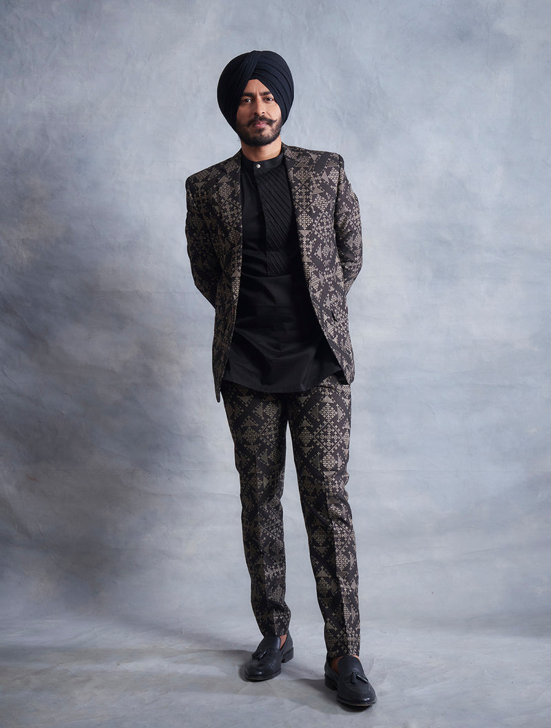 BLACK STATEMENT EMBROIDERED SUIT 2